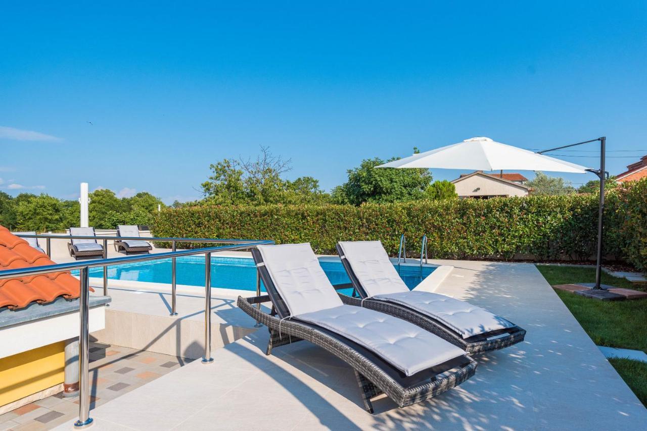 Villa Petra S Bazenom, Rostiljem I Parkingom Zadar Exteriör bild