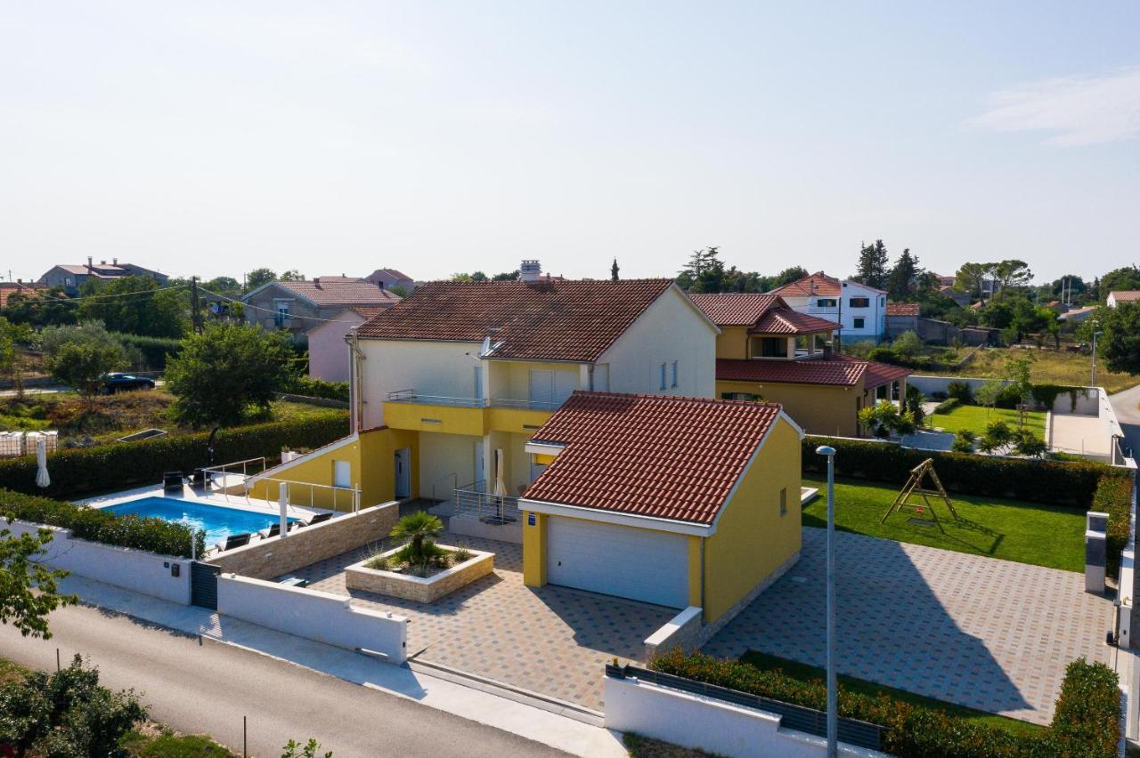 Villa Petra S Bazenom, Rostiljem I Parkingom Zadar Exteriör bild