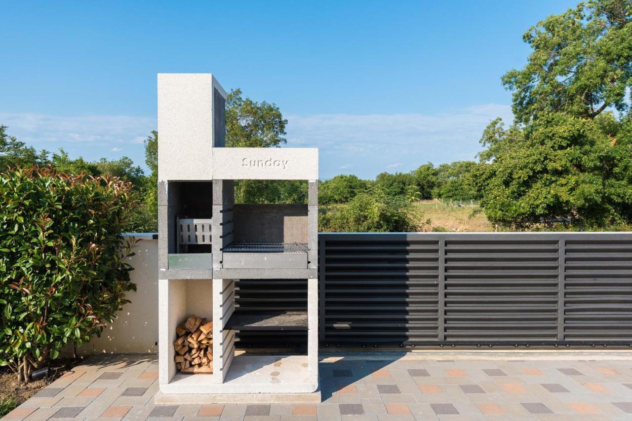 Villa Petra S Bazenom, Rostiljem I Parkingom Zadar Exteriör bild