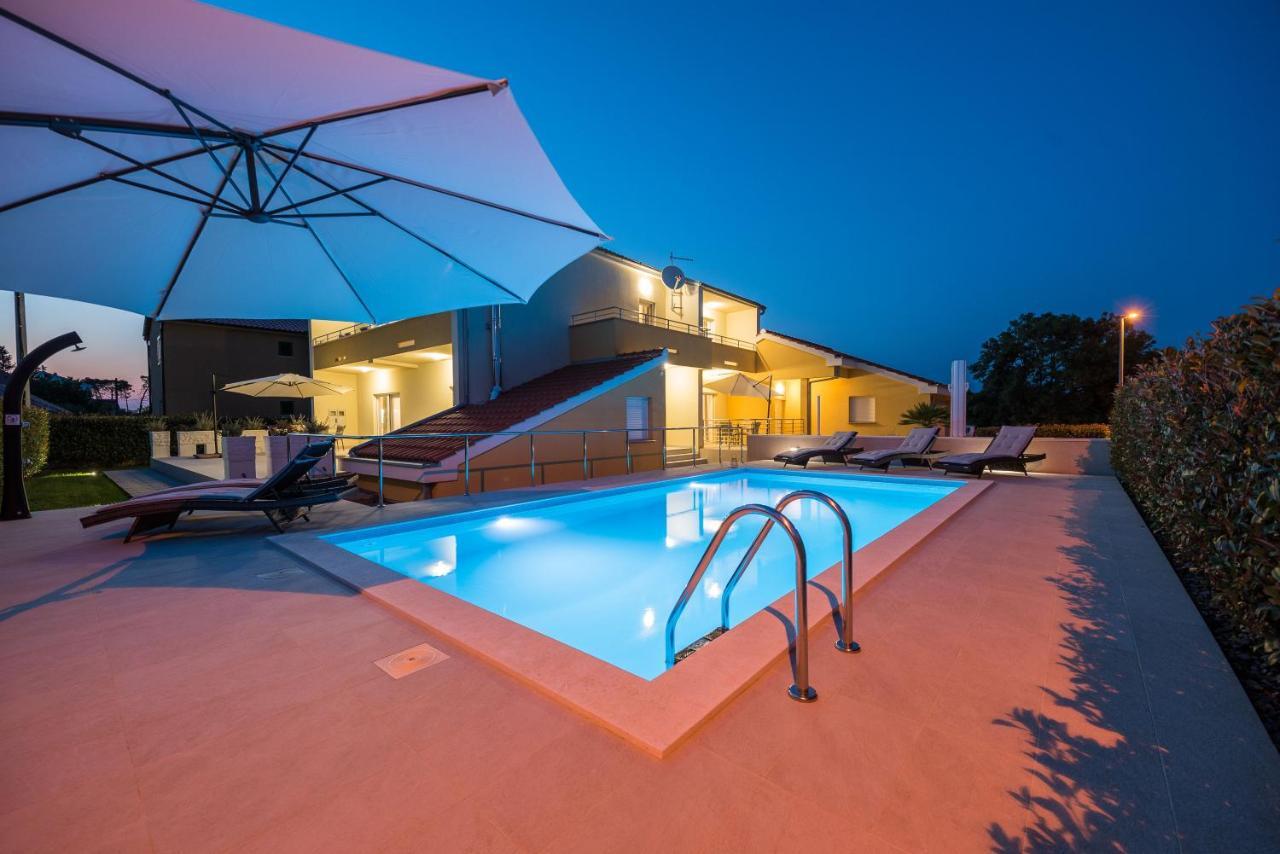 Villa Petra S Bazenom, Rostiljem I Parkingom Zadar Exteriör bild