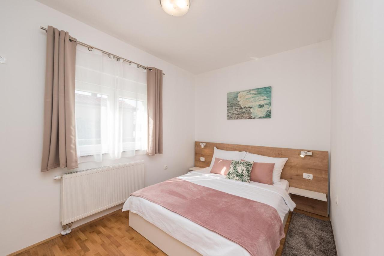 Villa Petra S Bazenom, Rostiljem I Parkingom Zadar Exteriör bild