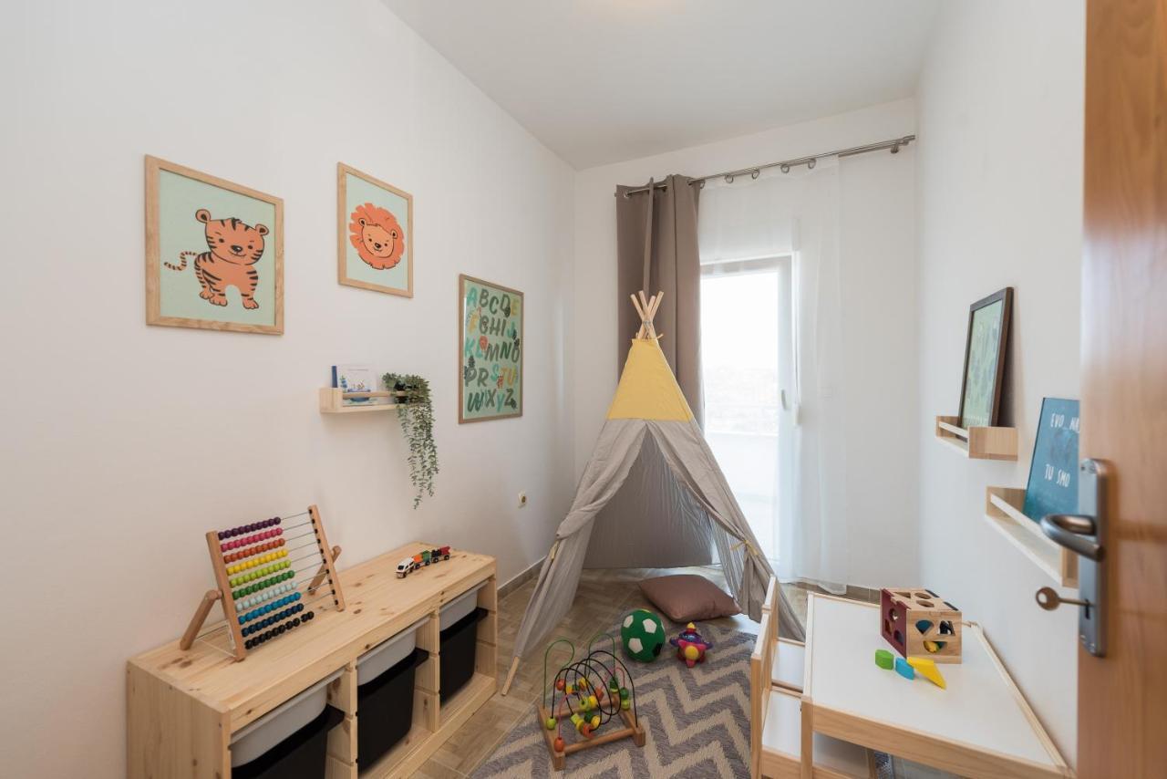 Villa Petra S Bazenom, Rostiljem I Parkingom Zadar Exteriör bild