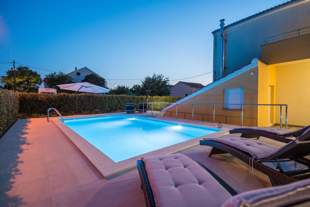 Villa Petra S Bazenom, Rostiljem I Parkingom Zadar Exteriör bild