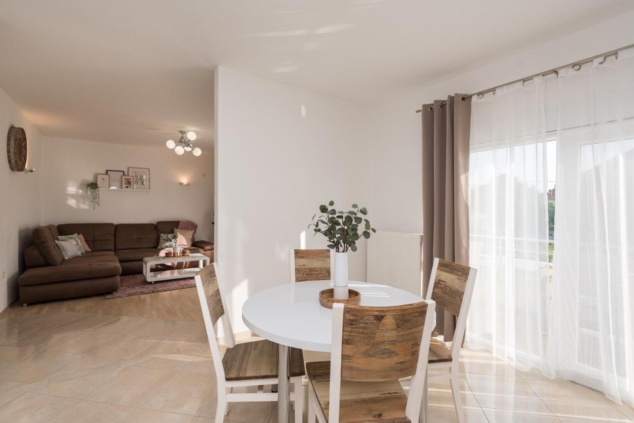 Villa Petra S Bazenom, Rostiljem I Parkingom Zadar Exteriör bild