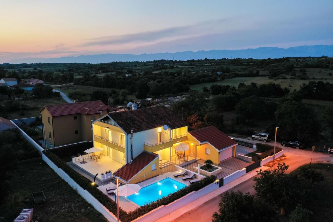 Villa Petra S Bazenom, Rostiljem I Parkingom Zadar Exteriör bild