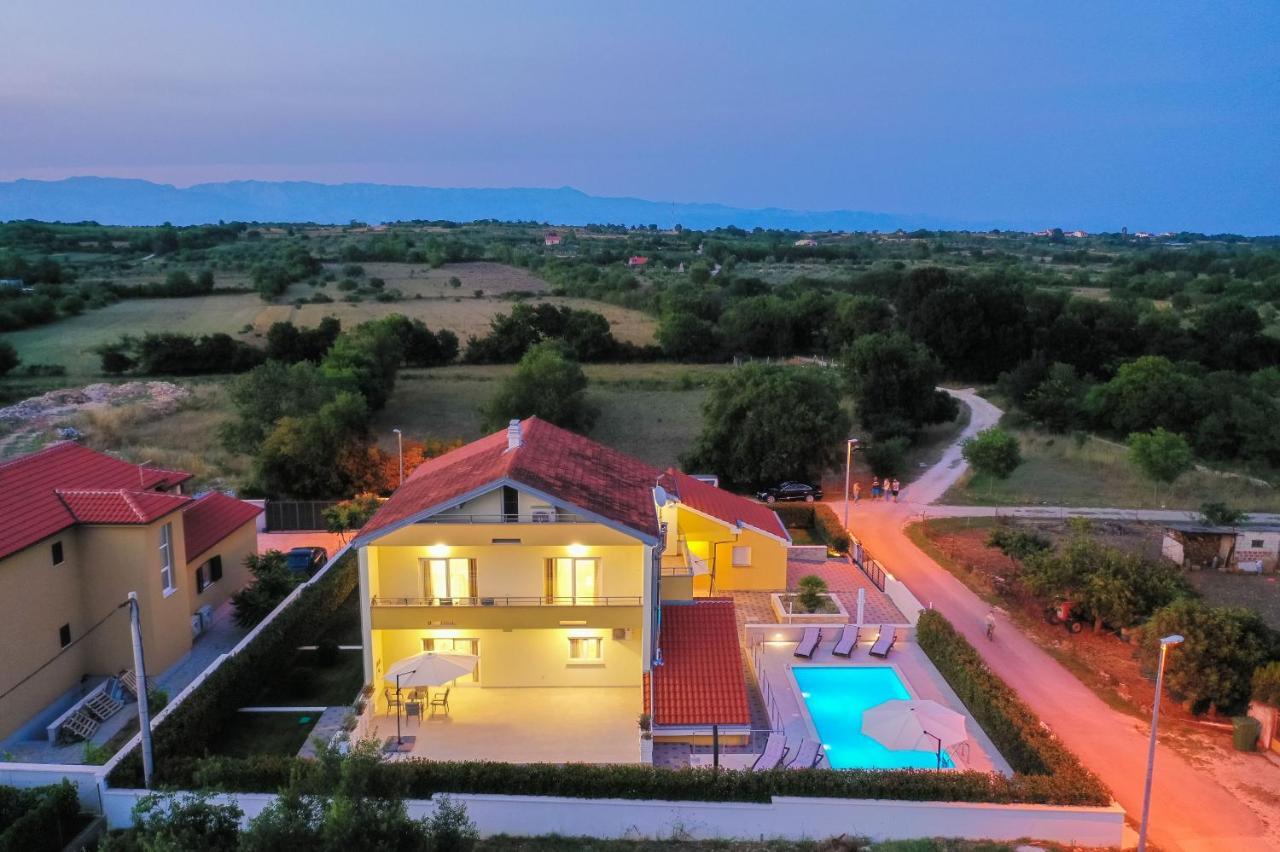Villa Petra S Bazenom, Rostiljem I Parkingom Zadar Exteriör bild