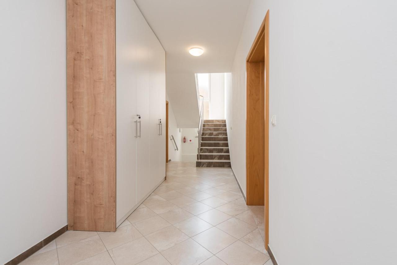 Villa Petra S Bazenom, Rostiljem I Parkingom Zadar Exteriör bild