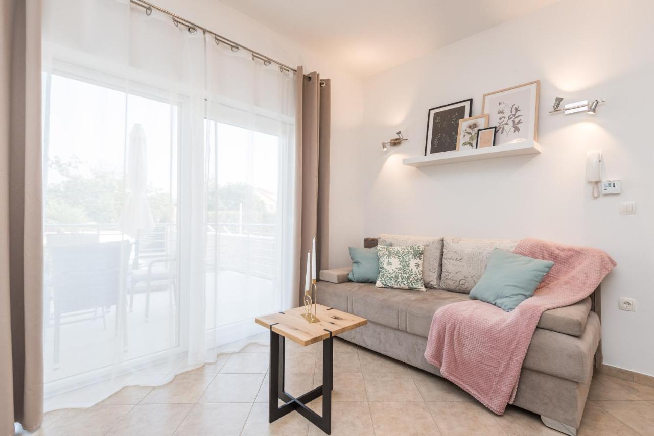Villa Petra S Bazenom, Rostiljem I Parkingom Zadar Exteriör bild