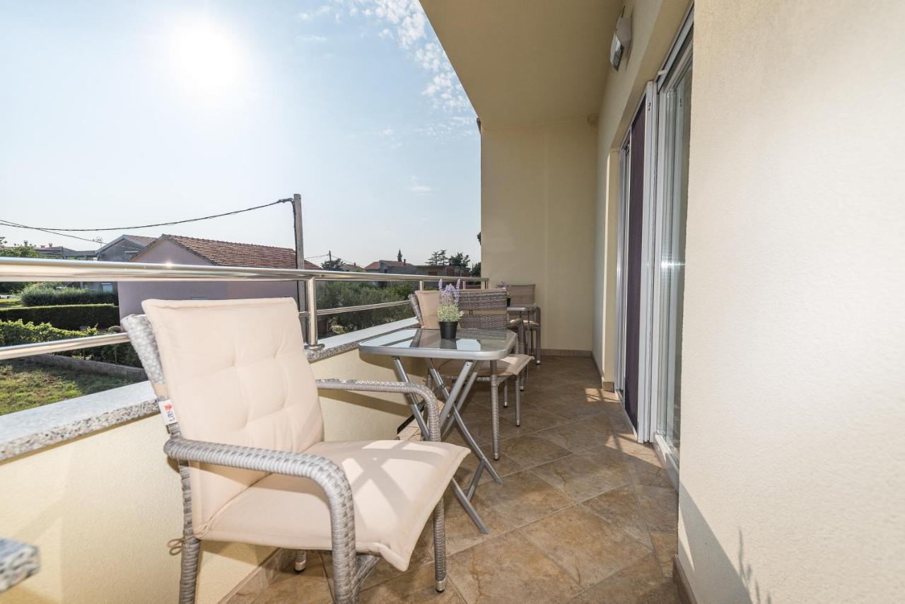 Villa Petra S Bazenom, Rostiljem I Parkingom Zadar Exteriör bild