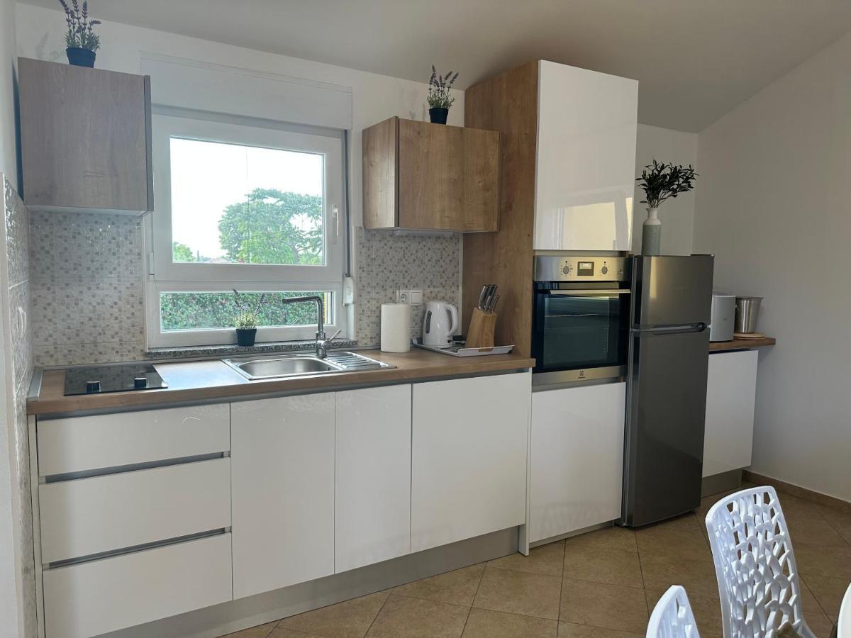 Villa Petra S Bazenom, Rostiljem I Parkingom Zadar Exteriör bild